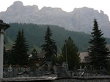 San Cassiano alle prime luci e cimitero vicino alla chiesa